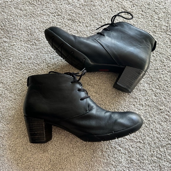 Wolky Women's 41 BIGHORN Black Vegi Lace-Up Block Heel Ankle Boots Booties - Picture 2 of 5